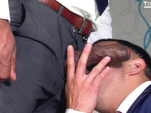 Cauke for FREE: Agent Bo Hunter (Jason Vario) fucks his boss Speaker Ryan Paul (Alex Graham)