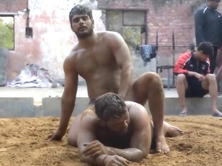 Wrestlers doing zor