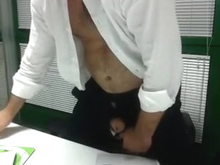 SEGAIOLO IN UFFICIO - jerking in the Office