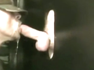 gloryhole cocksucker (gay)